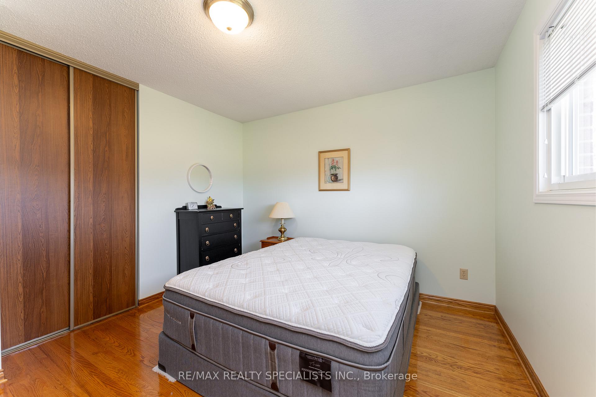 Photo 25 of 2459 Sinclair Circle, Burlington, Brant Hills — HOMEH