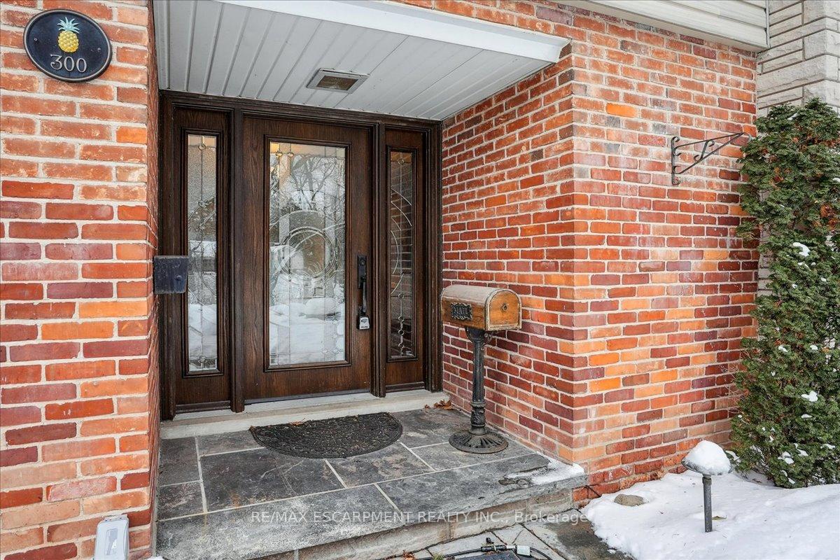 Photo 2 of 300 Shoreview Road, Burlington, LaSalle — HOMEH