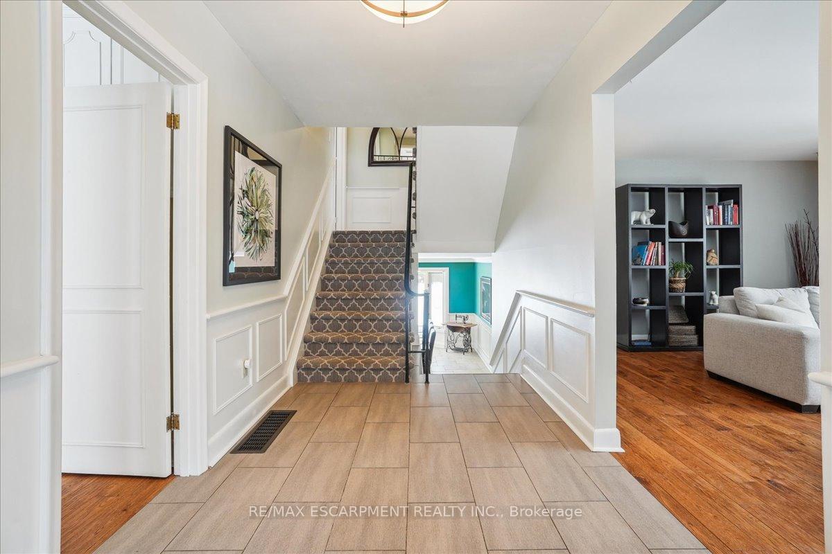 Photo 4 of 300 Shoreview Road, Burlington, LaSalle — HOMEH