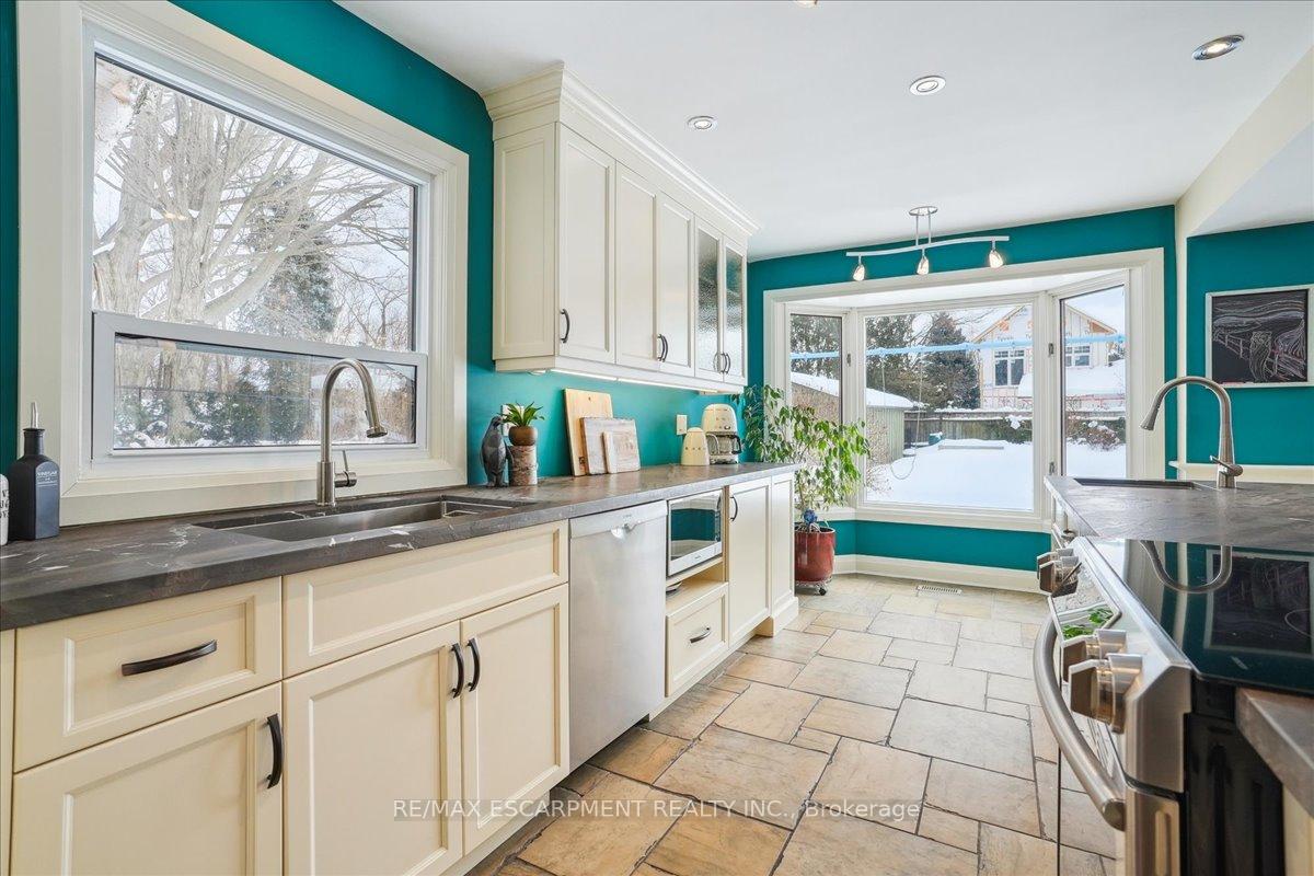 Photo 11 of 300 Shoreview Road, Burlington, LaSalle — HOMEH
