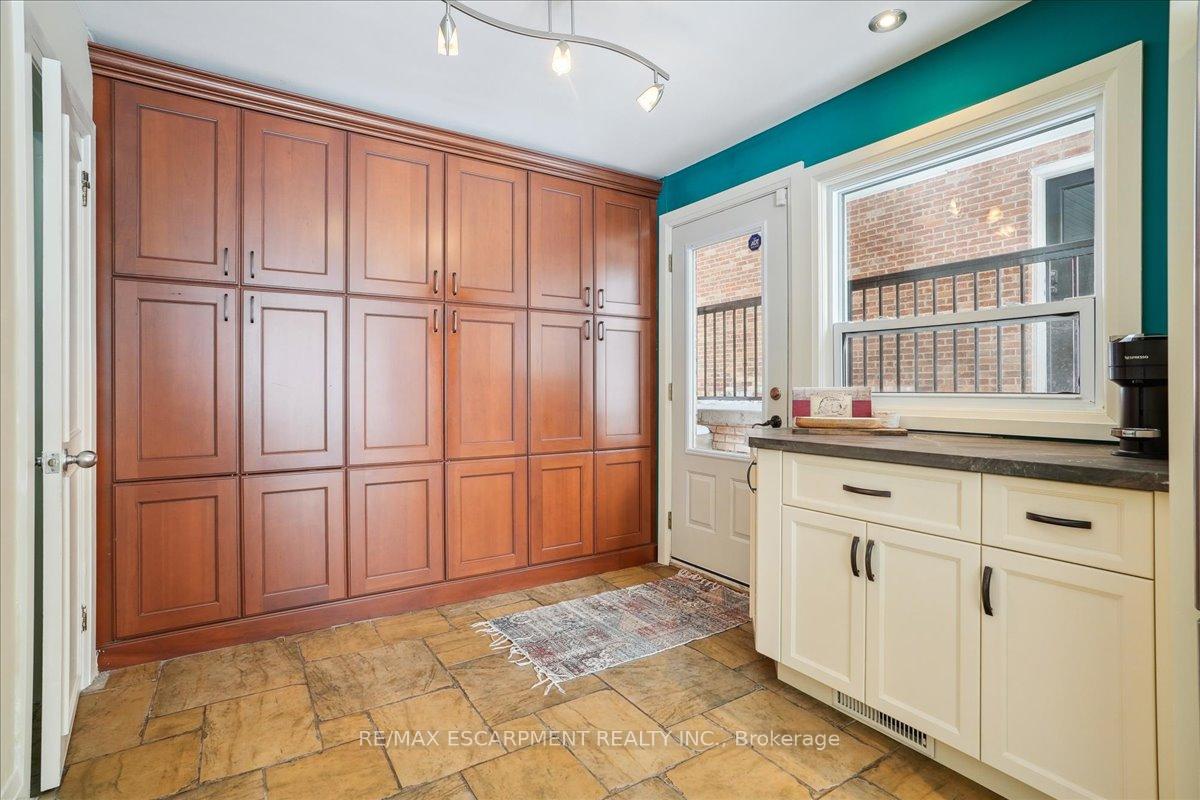 Photo 12 of 300 Shoreview Road, Burlington, LaSalle — HOMEH