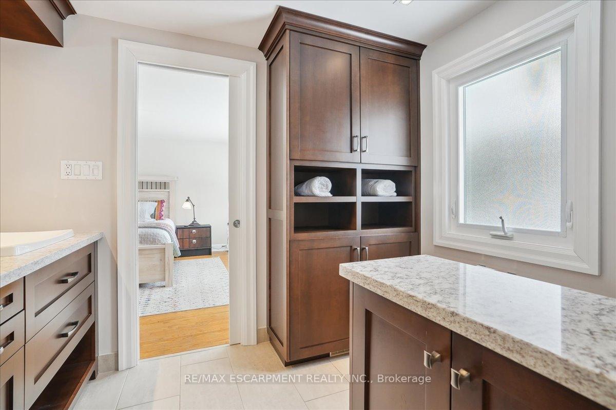 Photo 20 of 300 Shoreview Road, Burlington, LaSalle — HOMEH