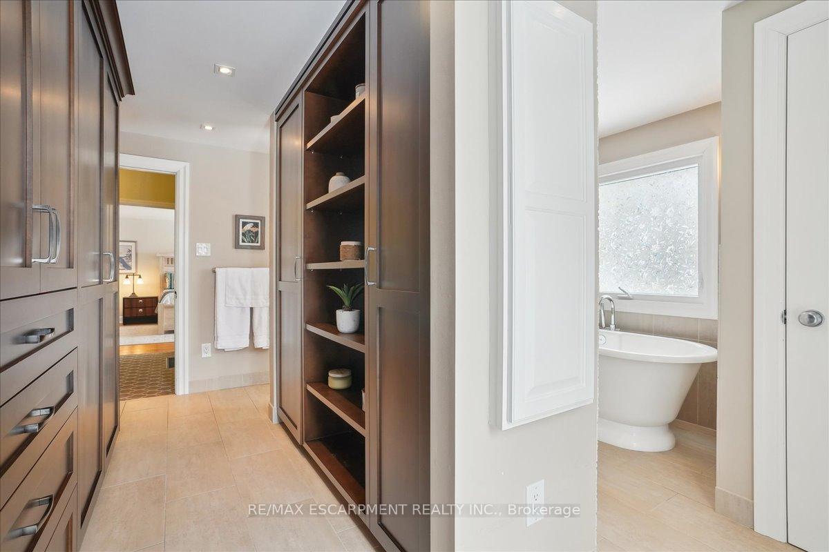 Photo 23 of 300 Shoreview Road, Burlington, LaSalle — HOMEH