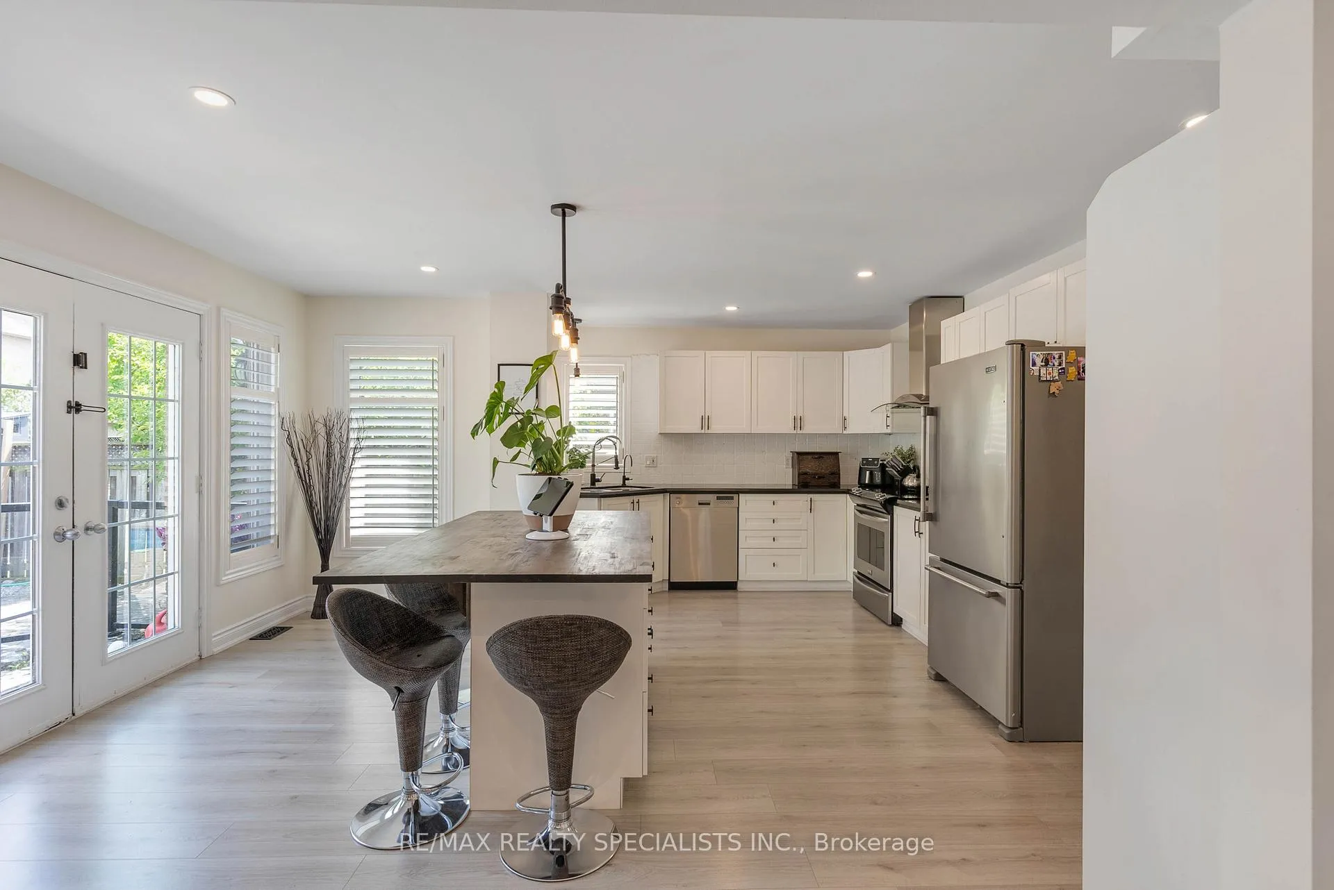 Photo 14 of 71 Joshua Avenue, Hamilton, Meadowlands — HOMEH