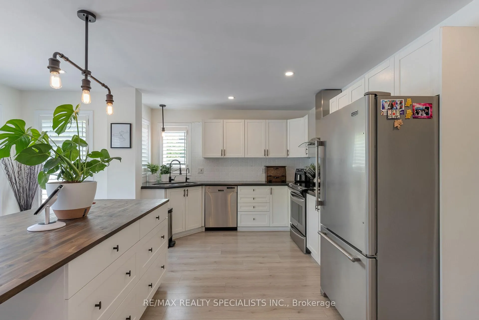 Photo 15 of 71 Joshua Avenue, Hamilton, Meadowlands — HOMEH