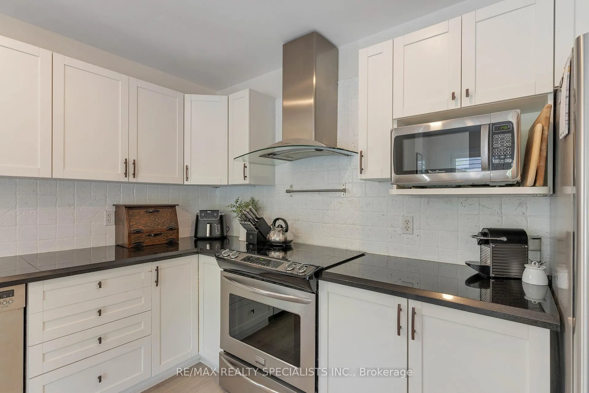 Photo 16 of 71 Joshua Avenue, Hamilton, Meadowlands — HOMEH