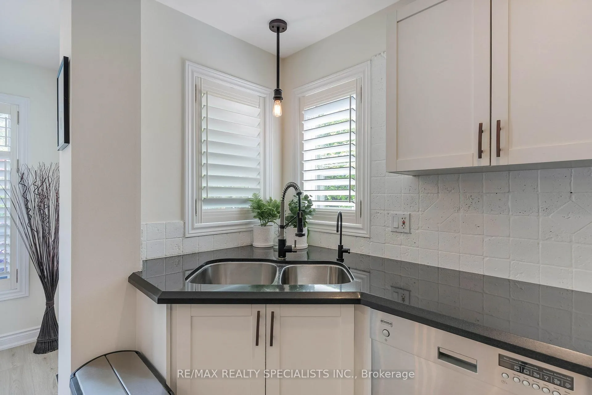 Photo 17 of 71 Joshua Avenue, Hamilton, Meadowlands — HOMEH