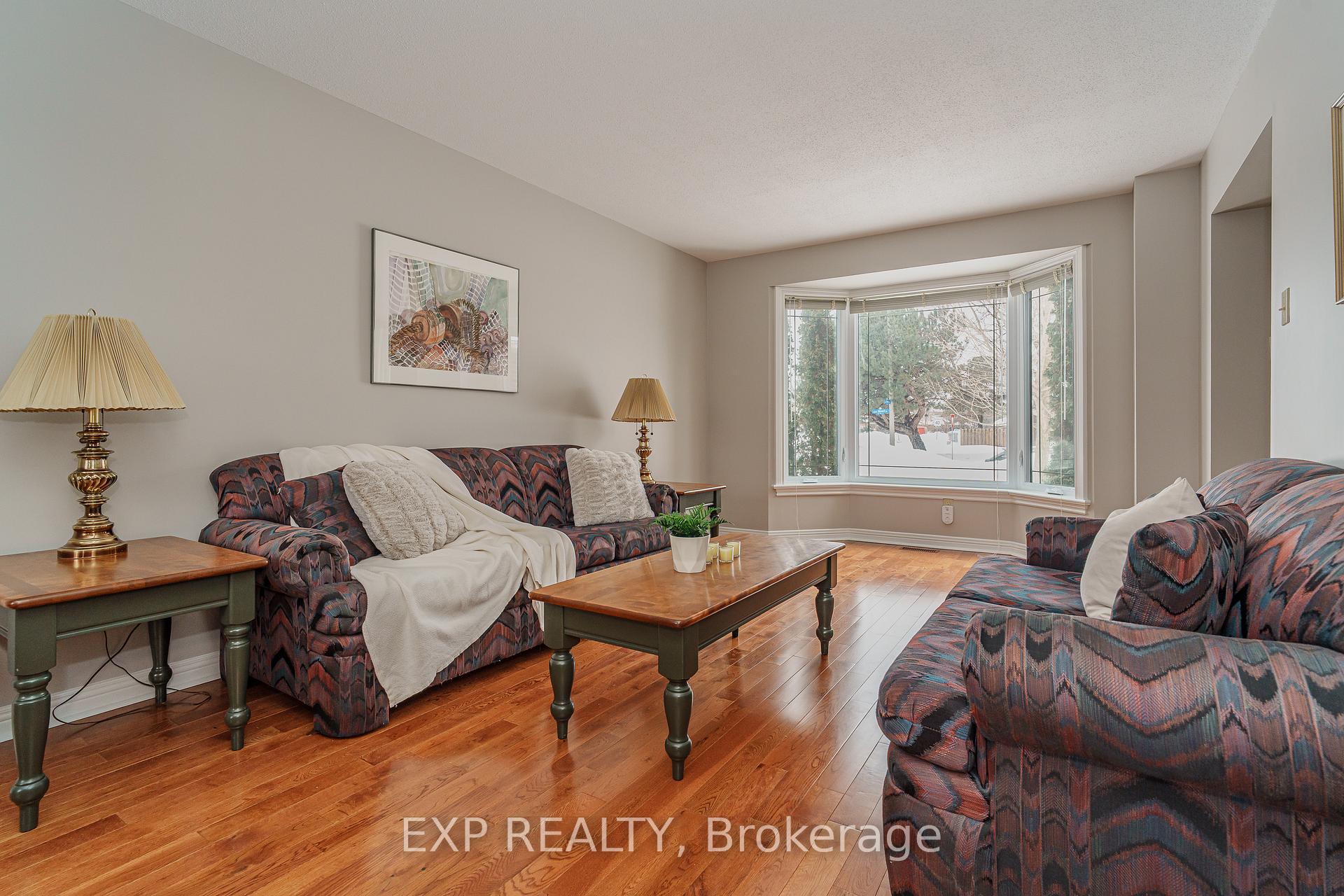 Photo 4 of 24 Mancil Drive, Ottawa, Barrhaven - Knollsbrook — HOMEH