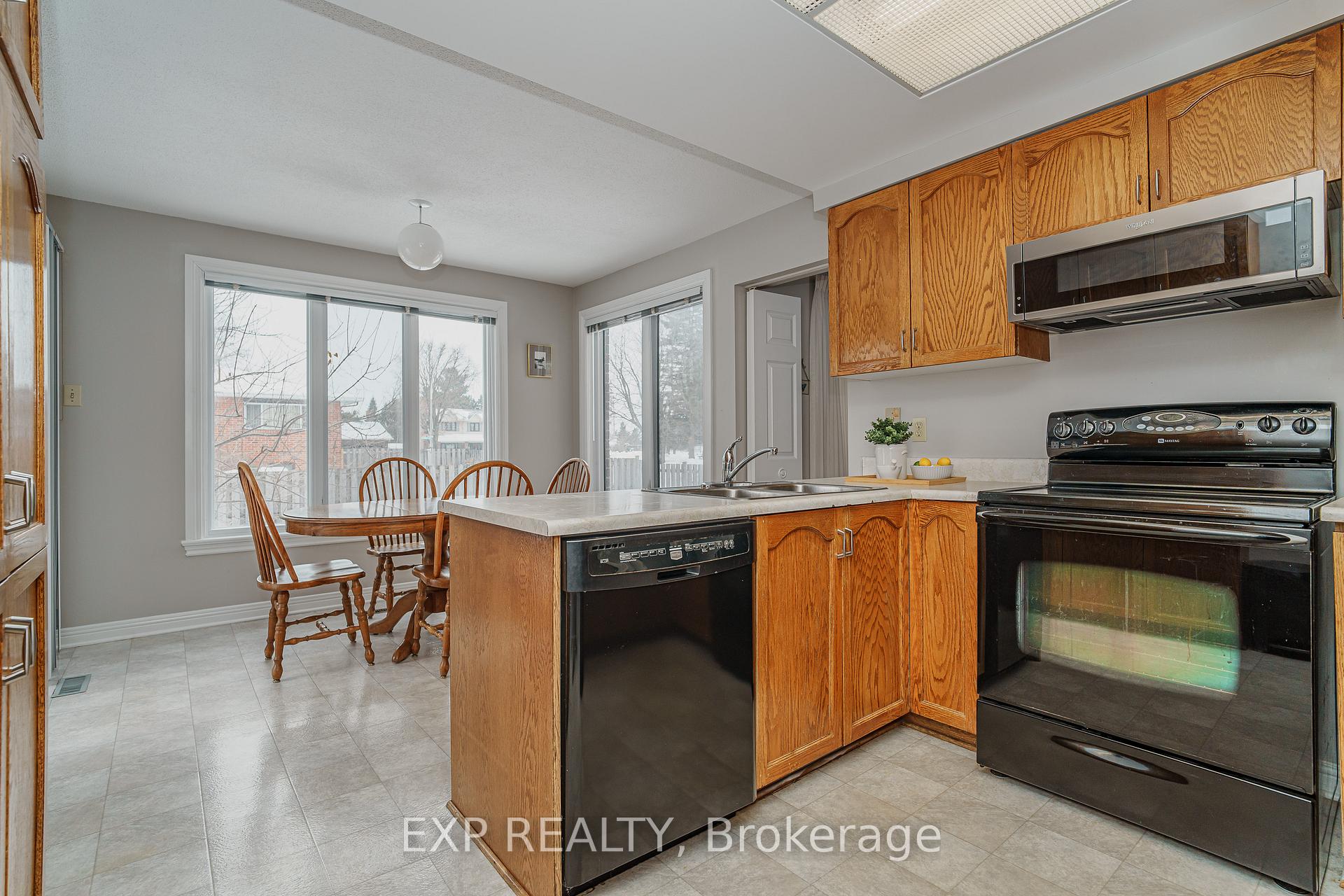 Photo 9 of 24 Mancil Drive, Ottawa, Barrhaven - Knollsbrook — HOMEH