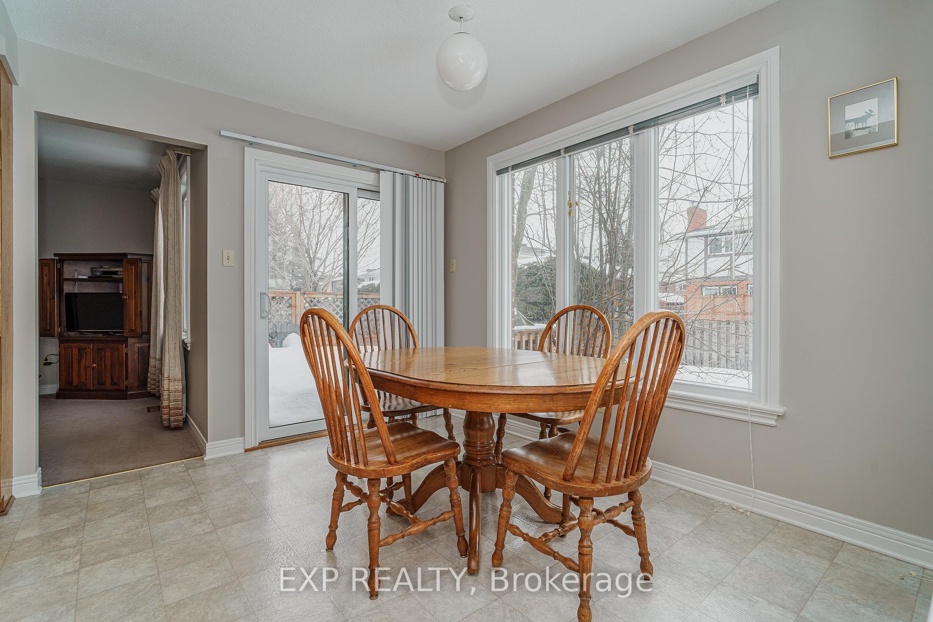 Photo 10 of 24 Mancil Drive, Ottawa, Barrhaven - Knollsbrook — HOMEH