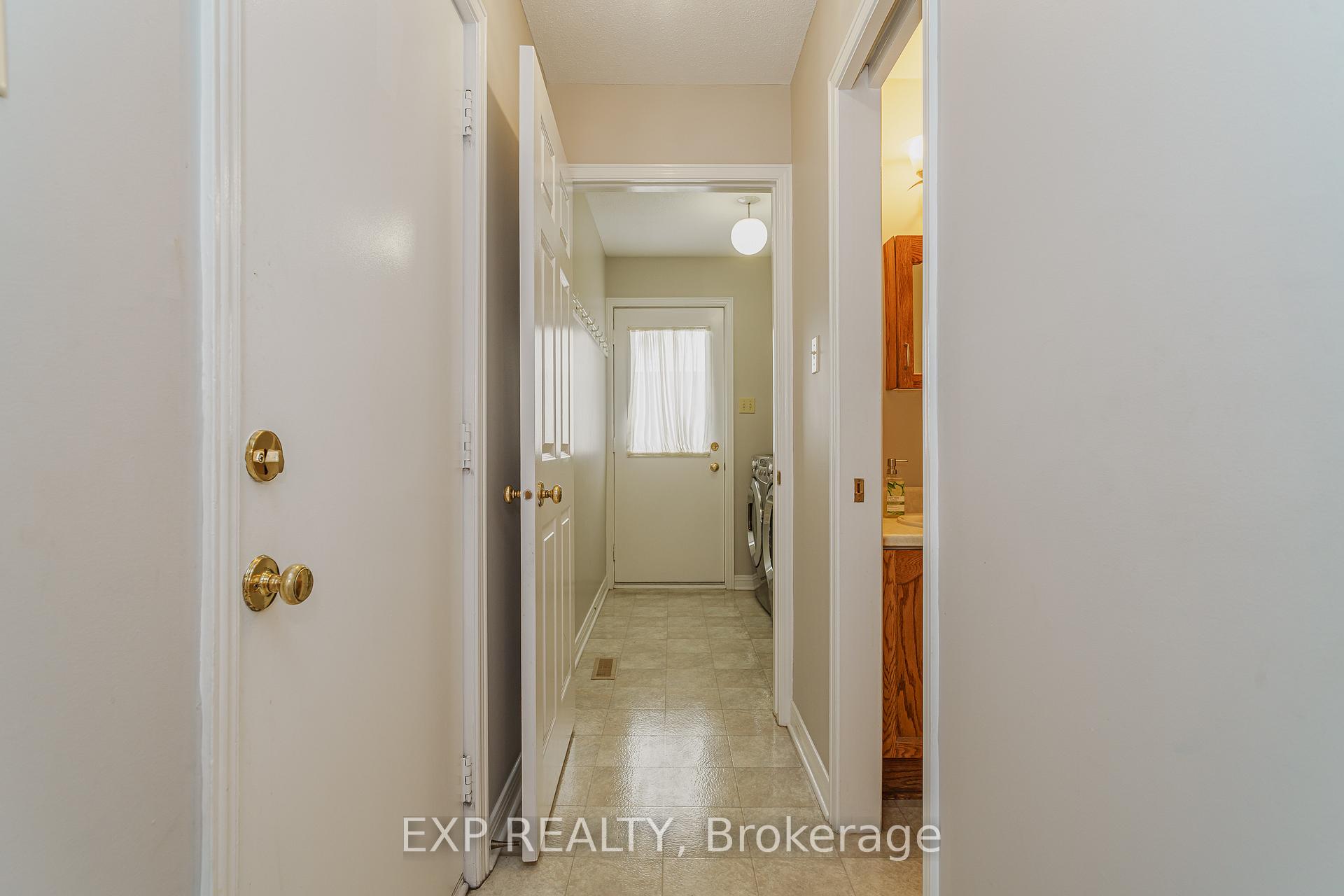 Photo 14 of 24 Mancil Drive, Ottawa, Barrhaven - Knollsbrook — HOMEH