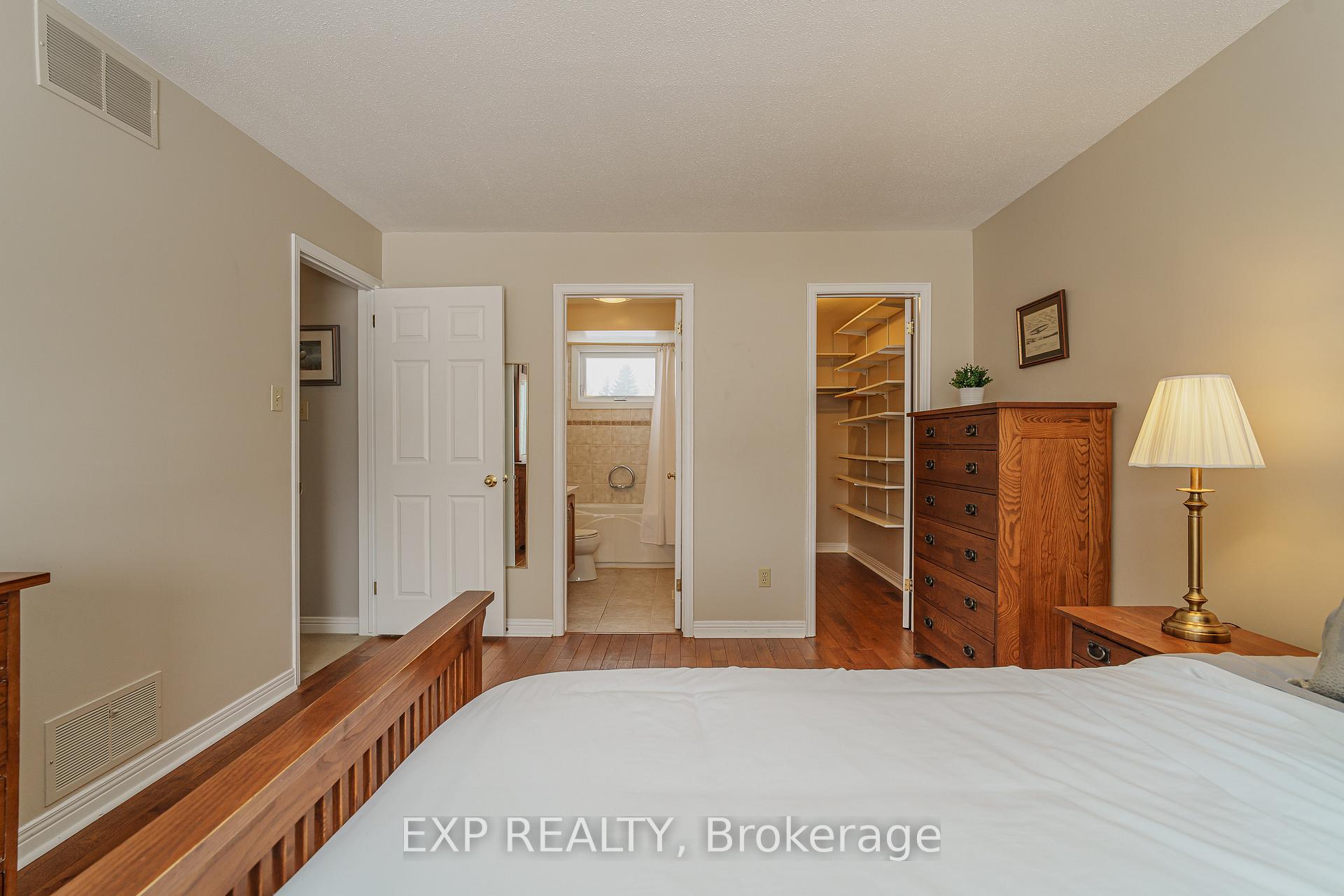 Photo 18 of 24 Mancil Drive, Ottawa, Barrhaven - Knollsbrook — HOMEH