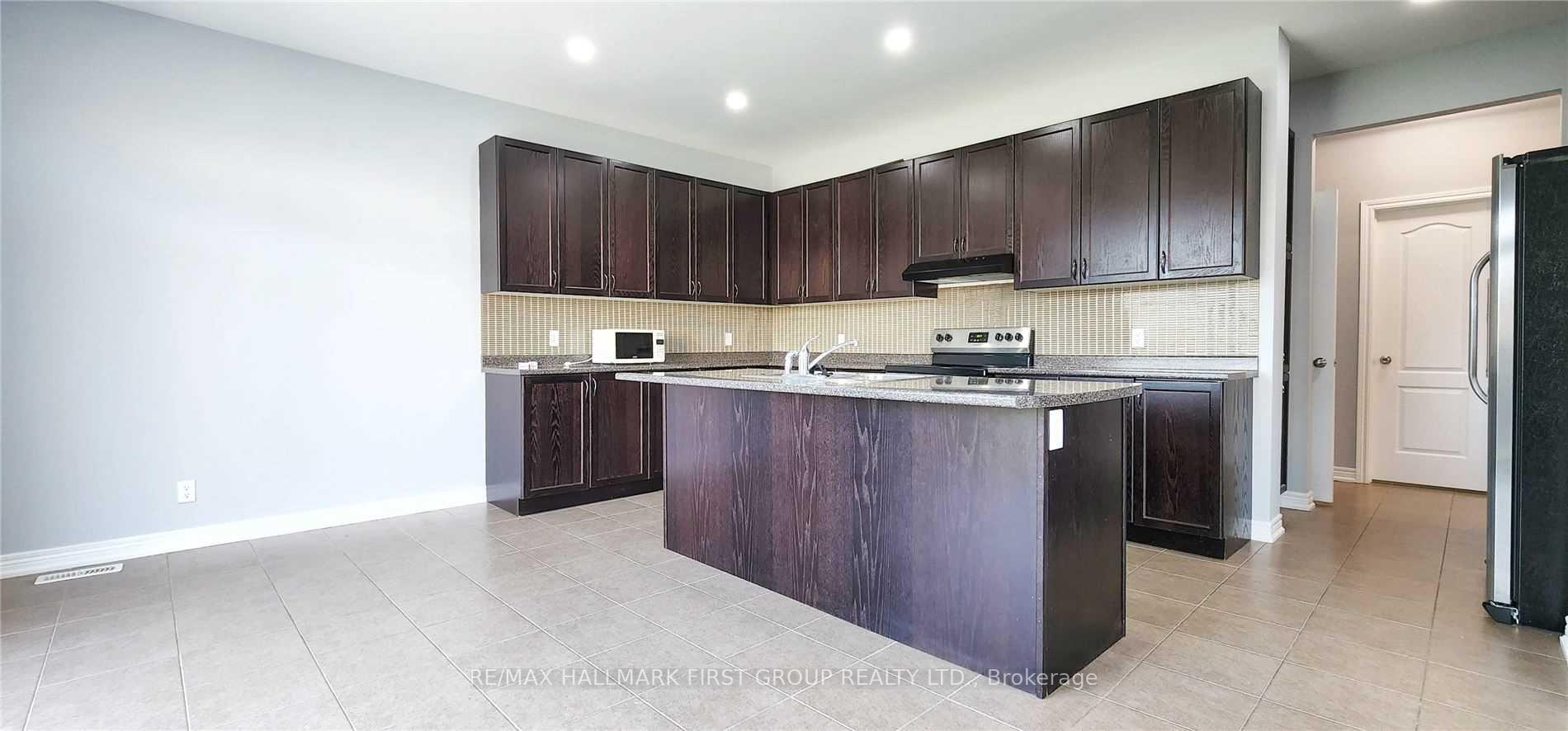 Photo 8 of 146 Britannia Avenue E, Oshawa, Windfields — HOMEH