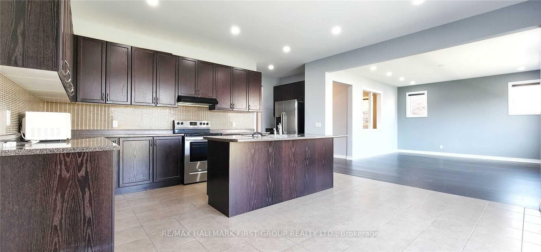 Photo 9 of 146 Britannia Avenue E, Oshawa, Windfields — HOMEH