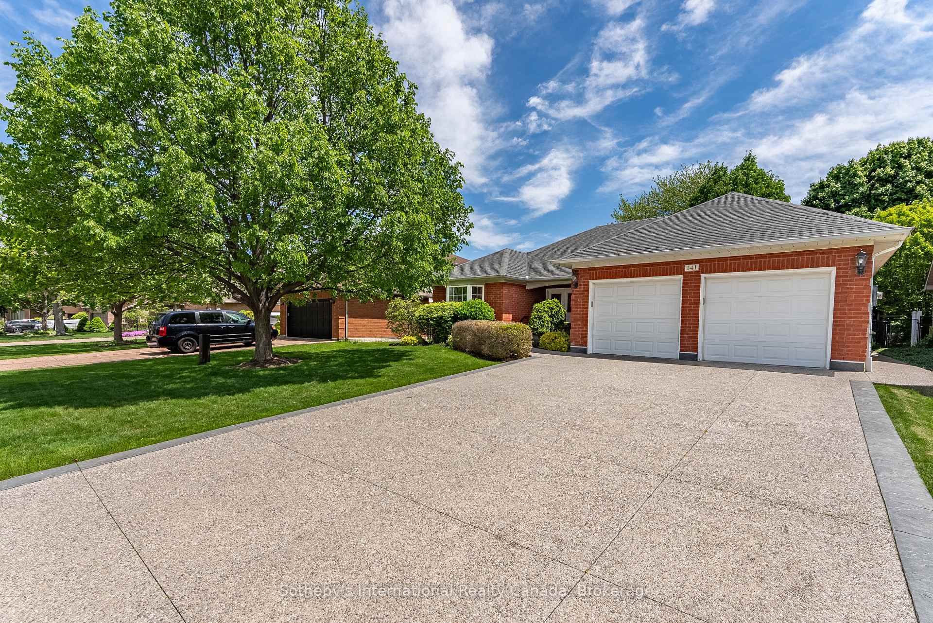 Photo 2 of 141 Springfield Boulevard, Hamilton, Meadowlands — HOMEH