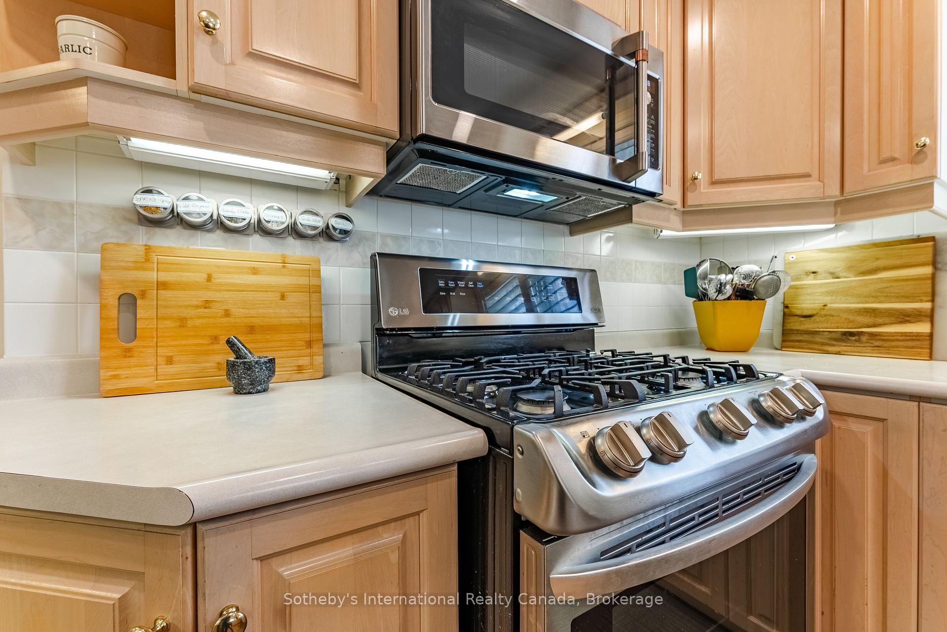Photo 16 of 141 Springfield Boulevard, Hamilton, Meadowlands — HOMEH