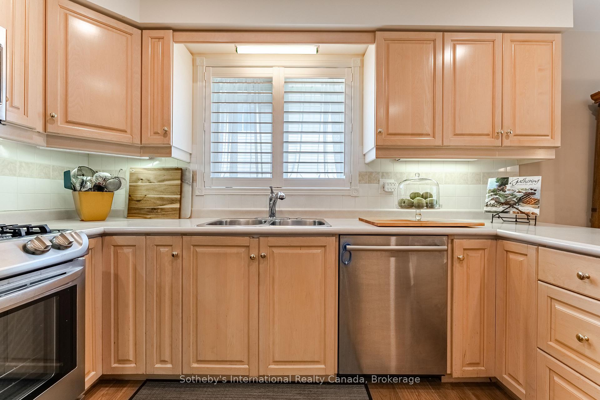 Photo 18 of 141 Springfield Boulevard, Hamilton, Meadowlands — HOMEH