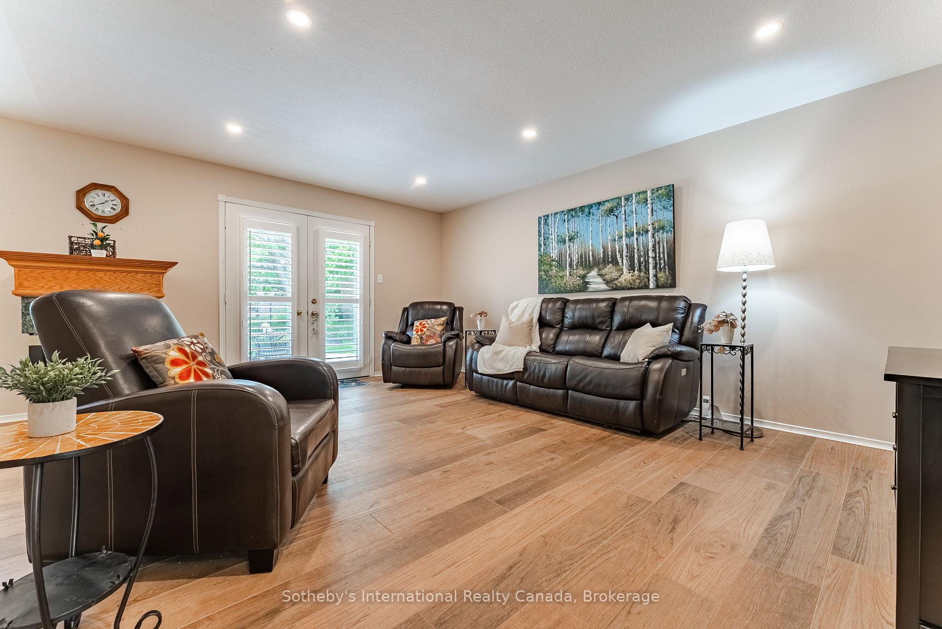 Photo 21 of 141 Springfield Boulevard, Hamilton, Meadowlands — HOMEH