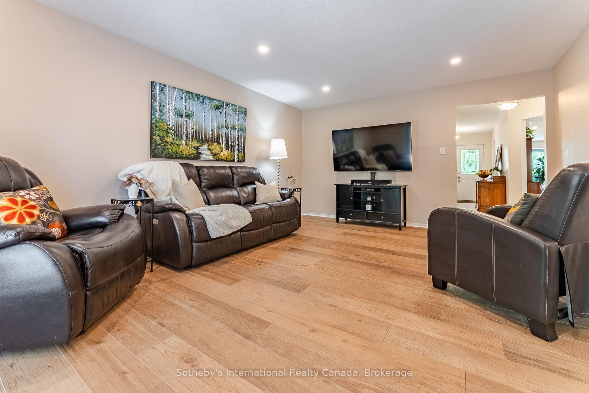 Photo 23 of 141 Springfield Boulevard, Hamilton, Meadowlands — HOMEH