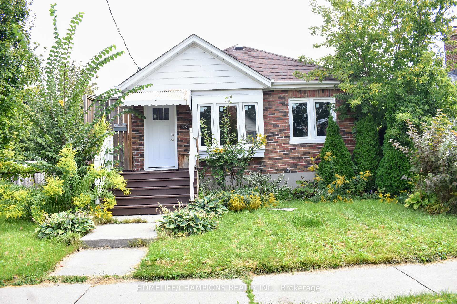 Front of 55 Central Park Boulevard N