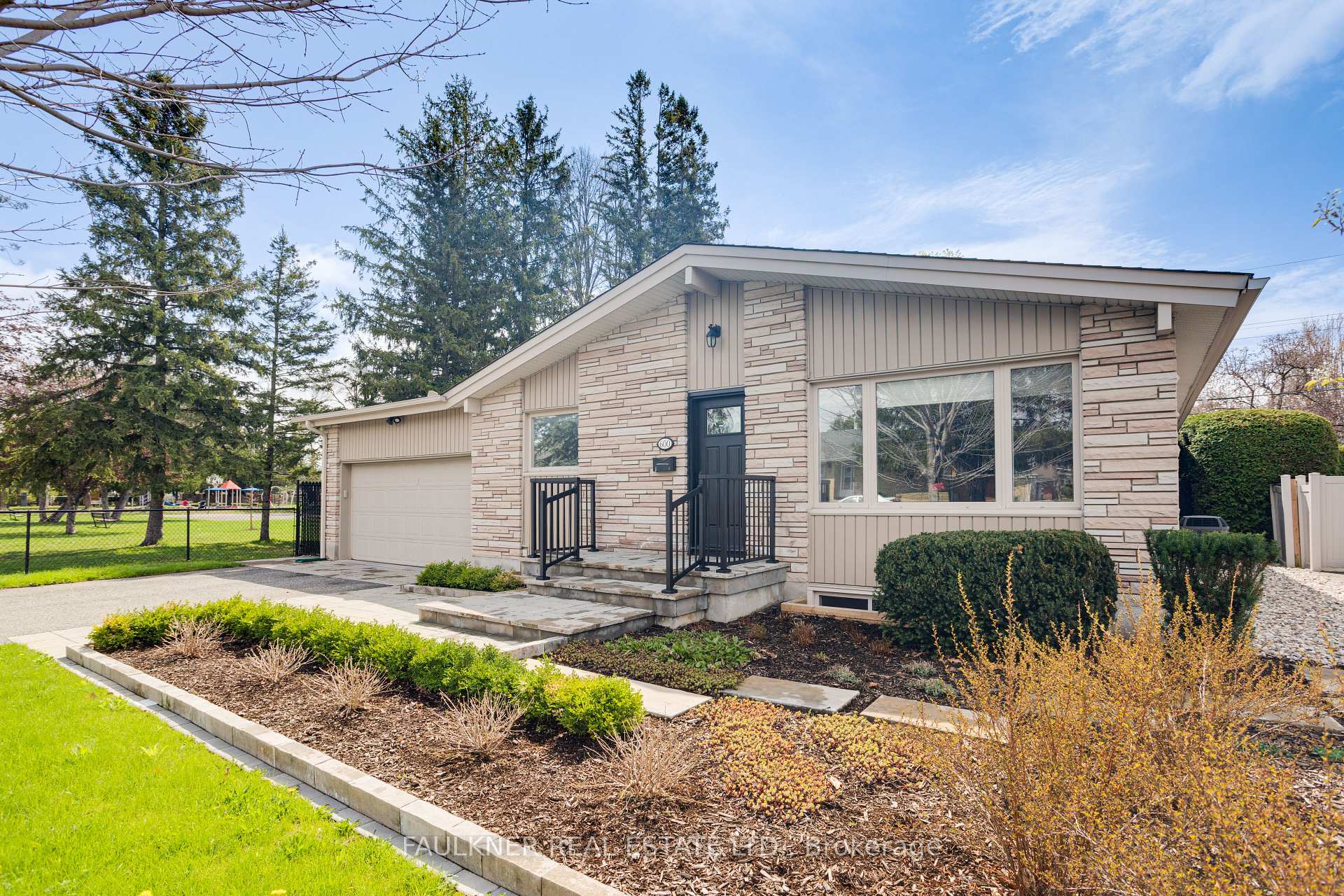 Front of 600 Tillbury West Avenue