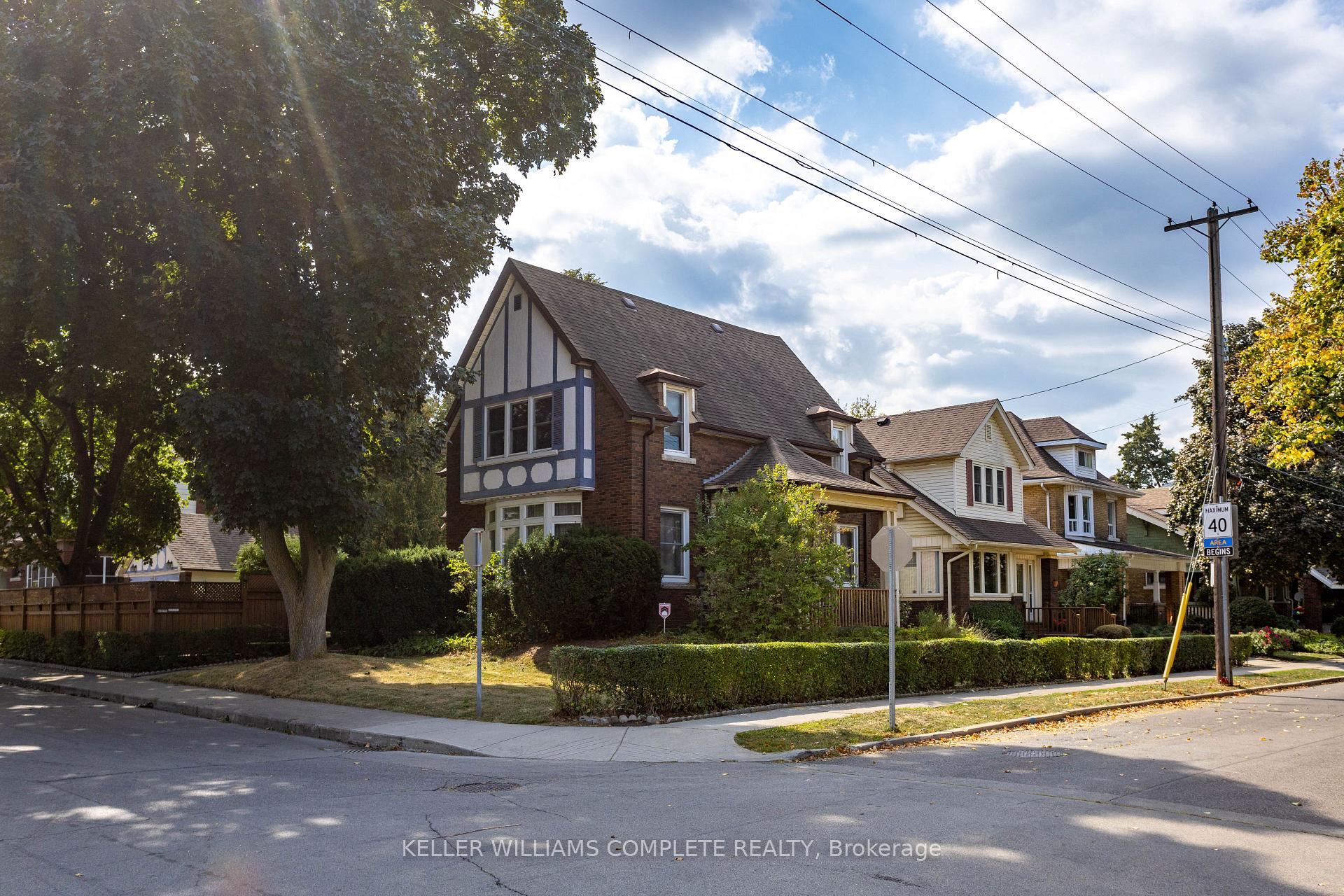 Photo 3 of 52 Balmoral Avenue S, Hamilton, Delta — HOMEH