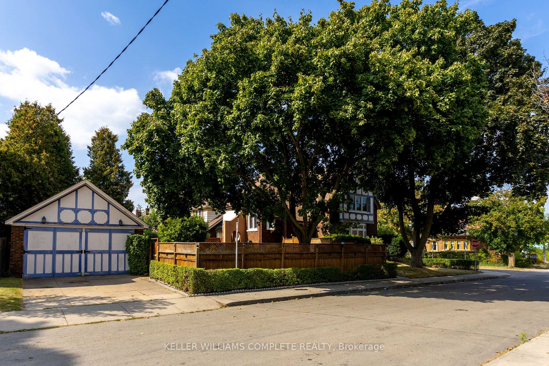 Photo 5 of 52 Balmoral Avenue S, Hamilton, Delta — HOMEH