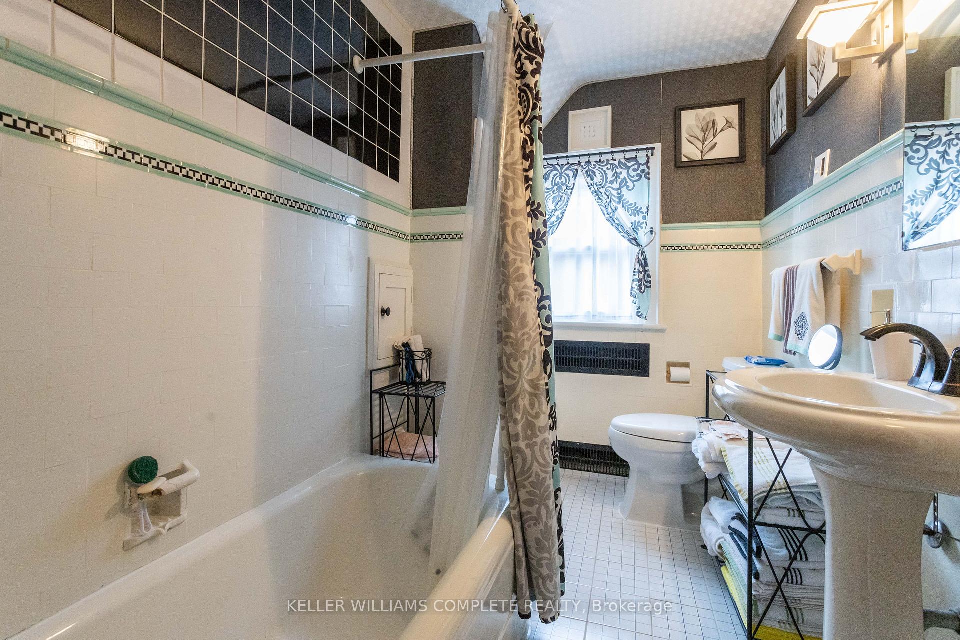 Photo 18 of 52 Balmoral Avenue S, Hamilton, Delta — HOMEH