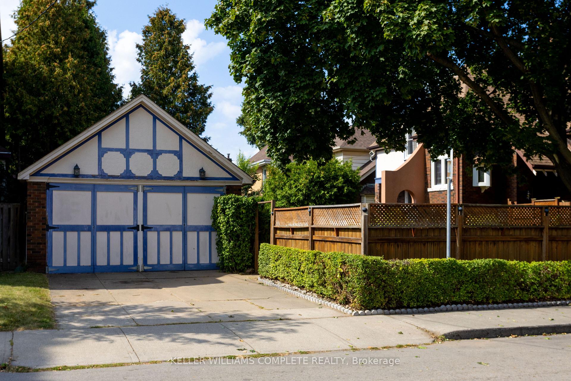 Photo 27 of 52 Balmoral Avenue S, Hamilton, Delta — HOMEH