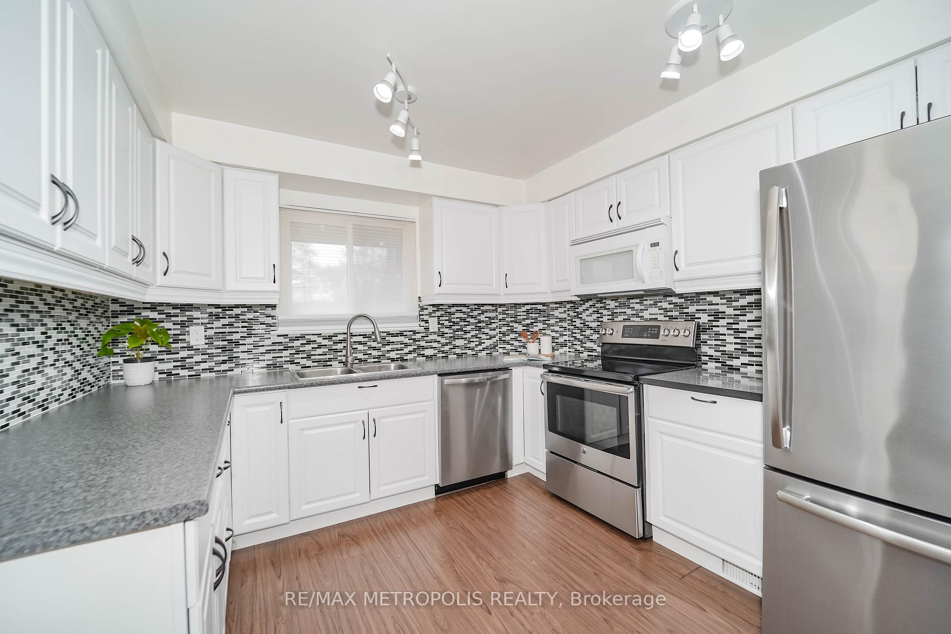 Photo 5 of 638 Galahad Drive, Oshawa, Eastdale — HOMEH