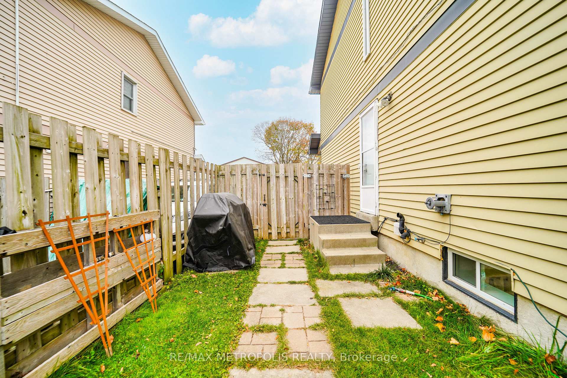 Photo 36 of 638 Galahad Drive, Oshawa, Eastdale — HOMEH