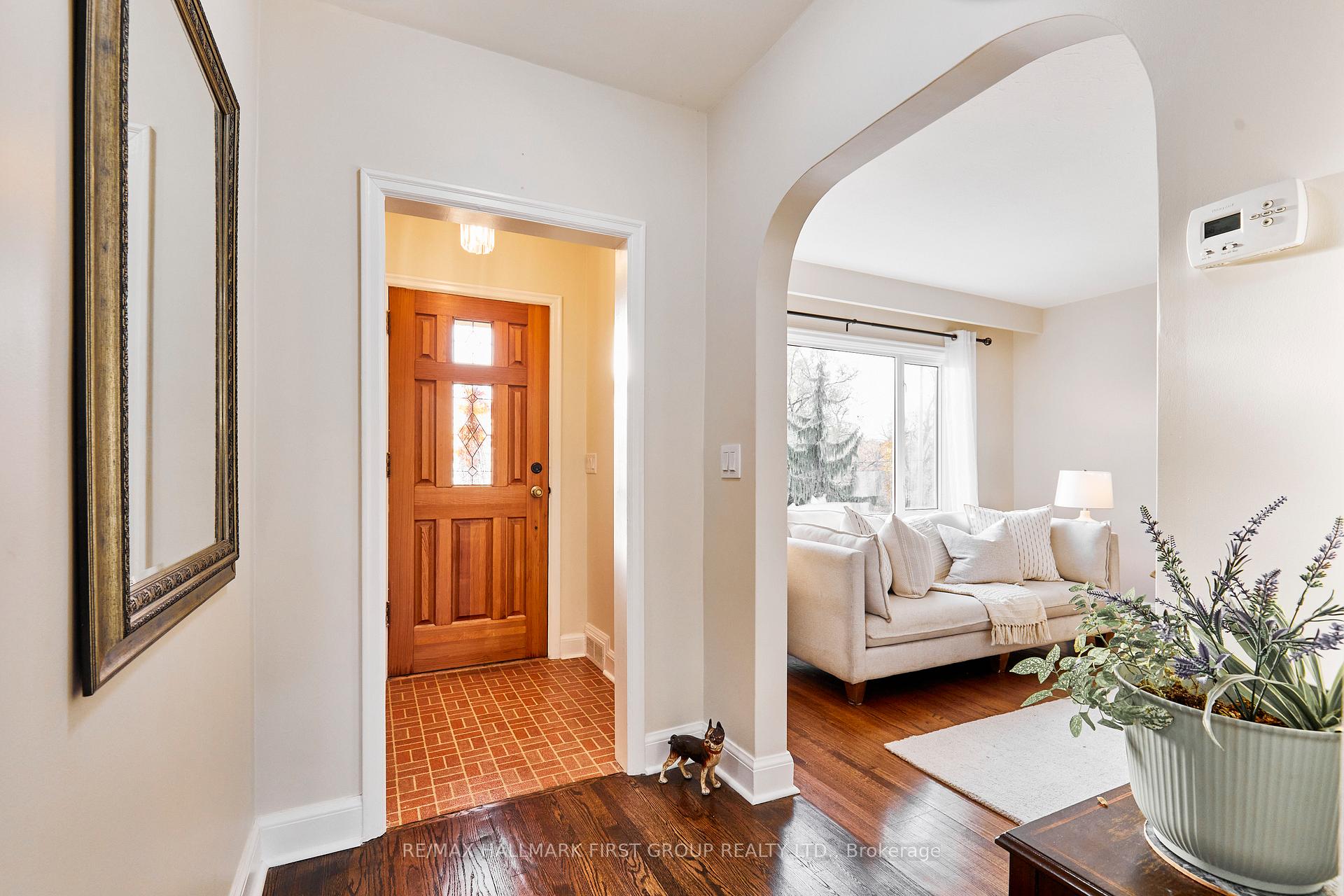Photo 4 of 91 Riverside Drive S, Oshawa, Donevan — HOMEH