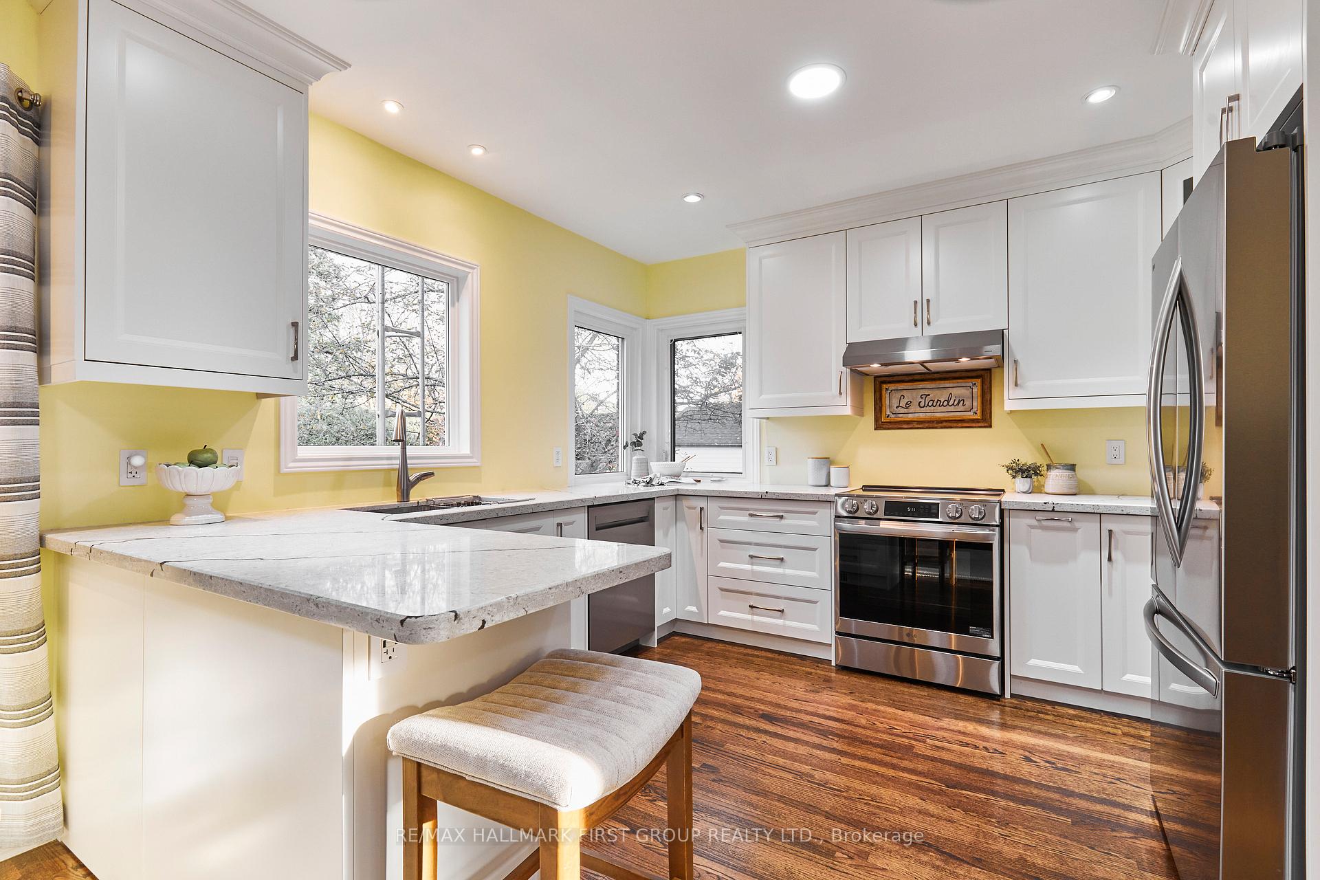 Photo 16 of 91 Riverside Drive S, Oshawa, Donevan — HOMEH