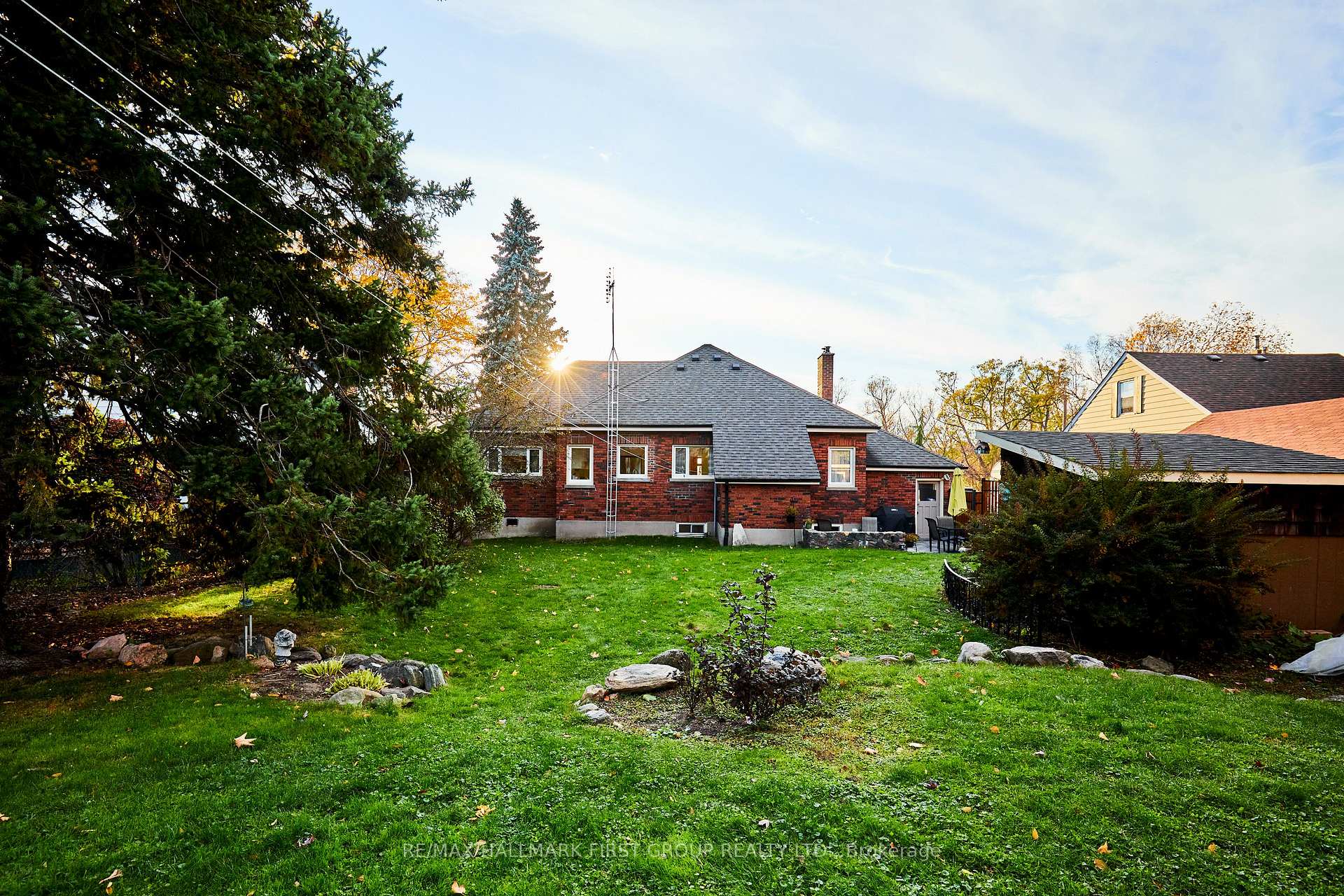 Photo 30 of 91 Riverside Drive S, Oshawa, Donevan — HOMEH