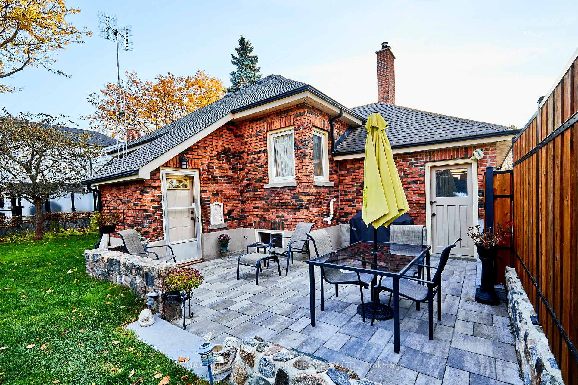 Photo 32 of 91 Riverside Drive S, Oshawa, Donevan — HOMEH