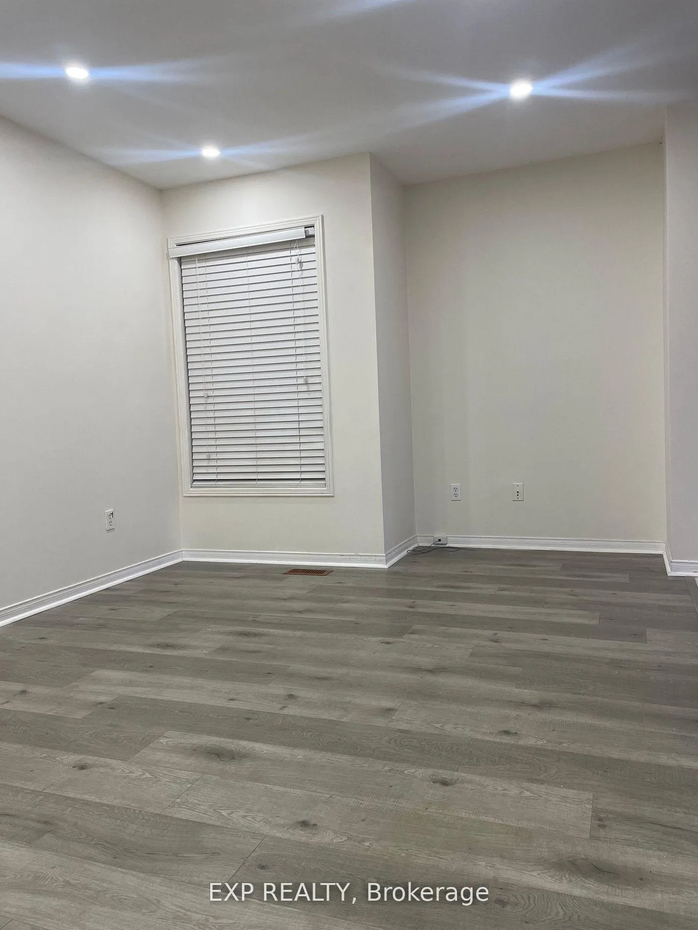 Photo 3 of 28 Wicklow Road, Brampton, Credit Valley — HOMEH