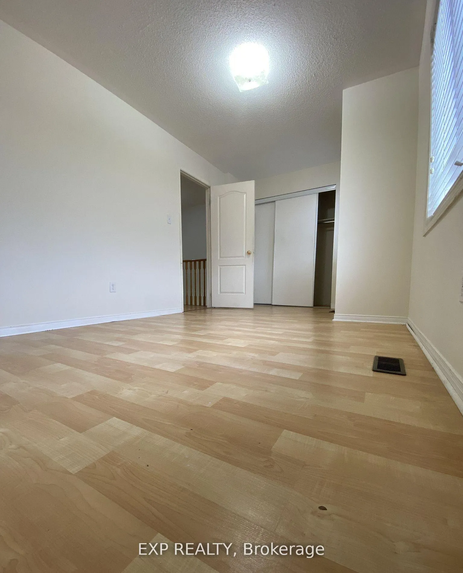 Photo 9 of 28 Wicklow Road, Brampton, Credit Valley — HOMEH