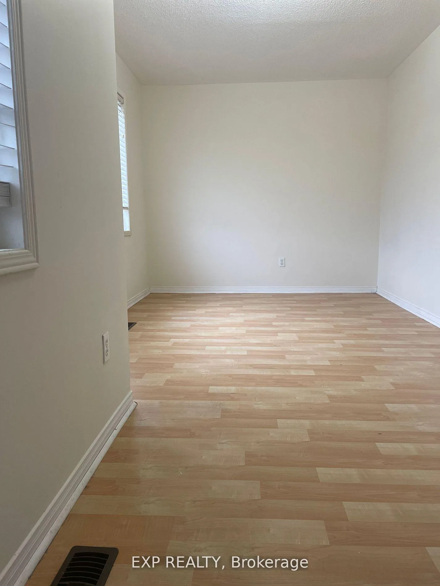 Photo 11 of 28 Wicklow Road, Brampton, Credit Valley — HOMEH