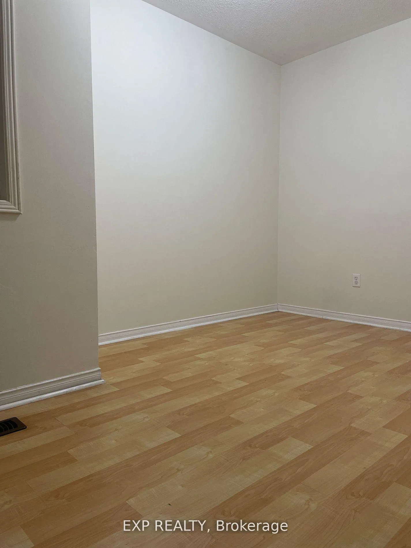 Photo 12 of 28 Wicklow Road, Brampton, Credit Valley — HOMEH