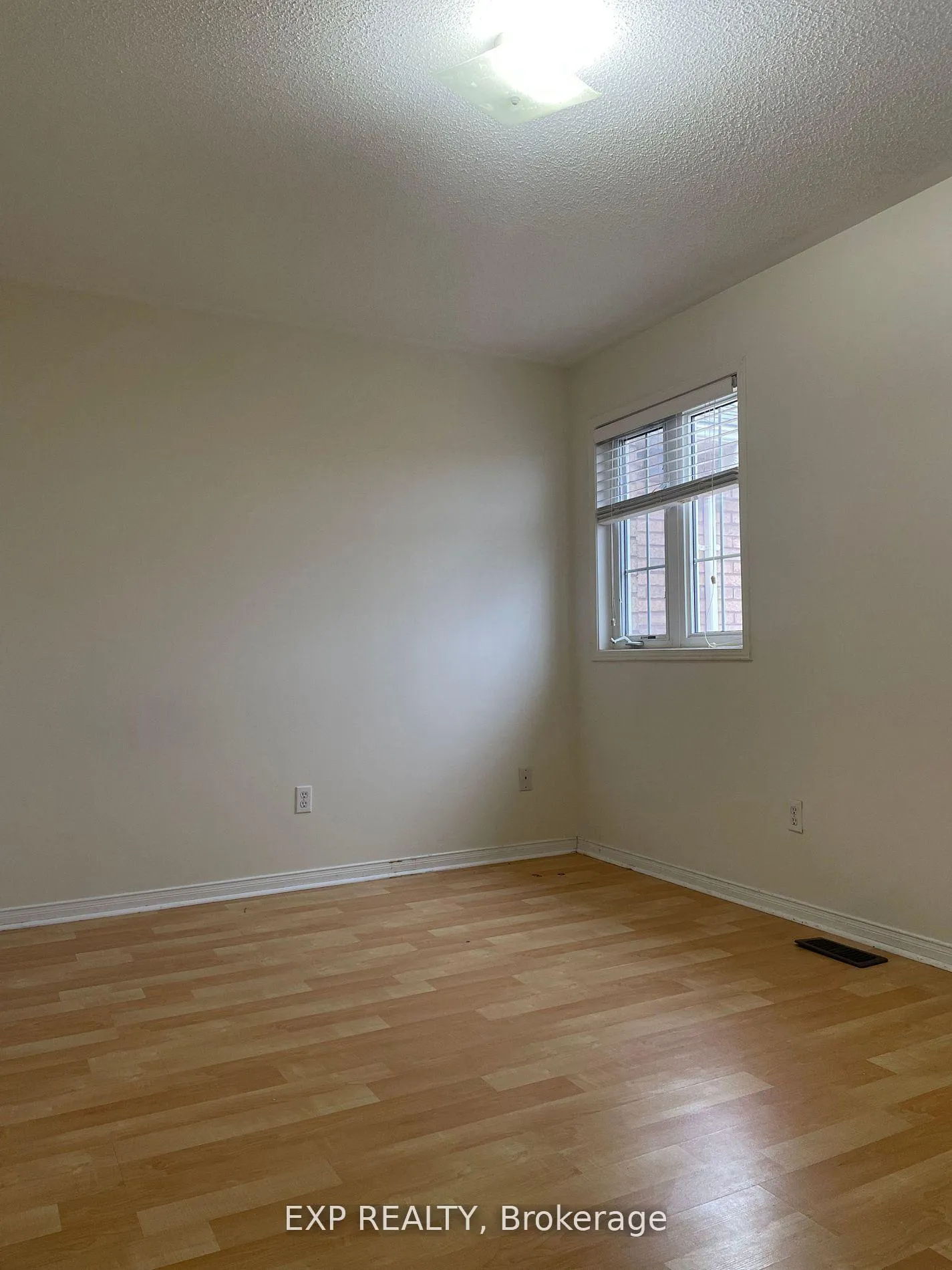 Photo 14 of 28 Wicklow Road, Brampton, Credit Valley — HOMEH