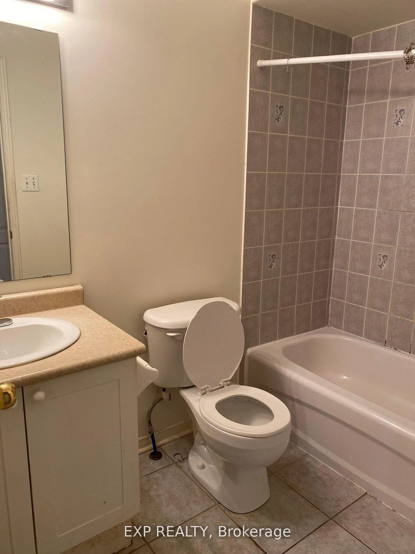 Photo 22 of 28 Wicklow Road, Brampton, Credit Valley — HOMEH