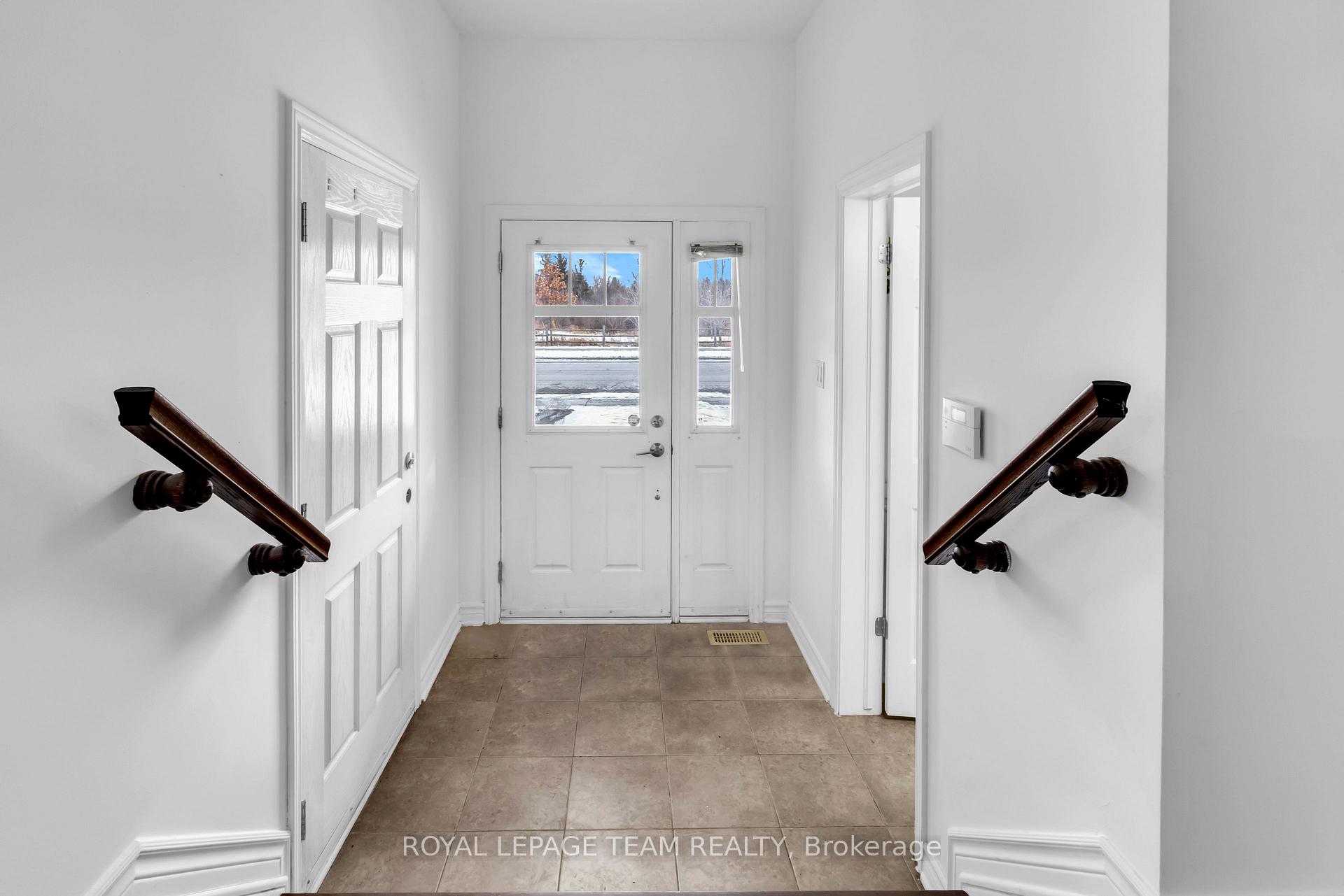 Photo 2 of 718 Paul Metivier Drive, Ottawa, Barrhaven - Strandherd — HOMEH