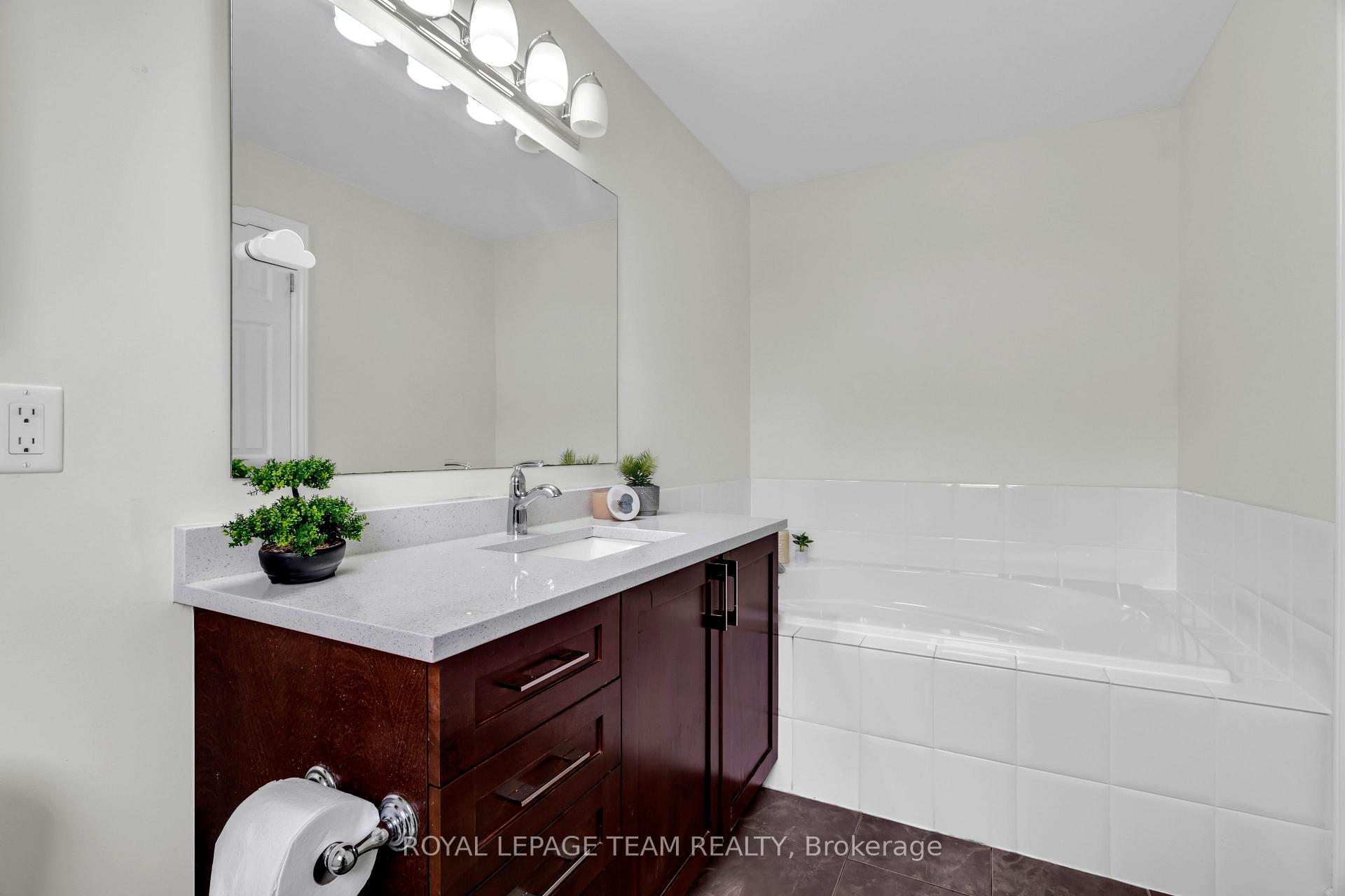 Photo 19 of 718 Paul Metivier Drive, Ottawa, Barrhaven - Strandherd — HOMEH