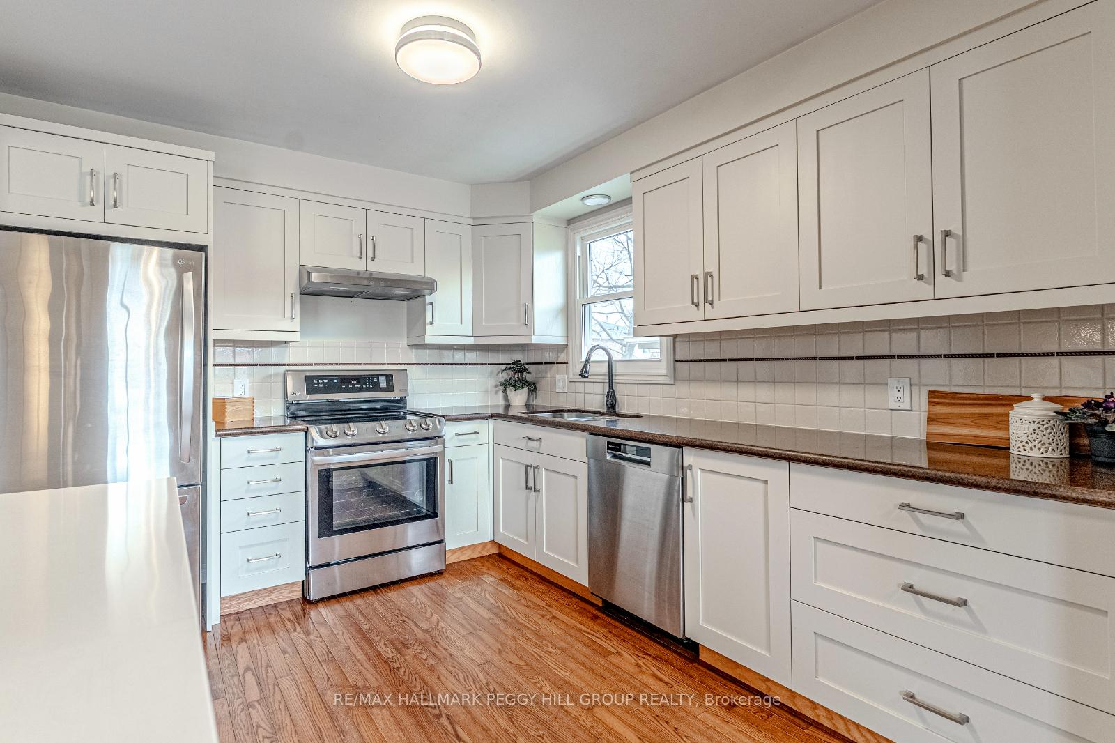 Photo 3 of 22 Coles Street, Barrie, Sunnidale — HOMEH