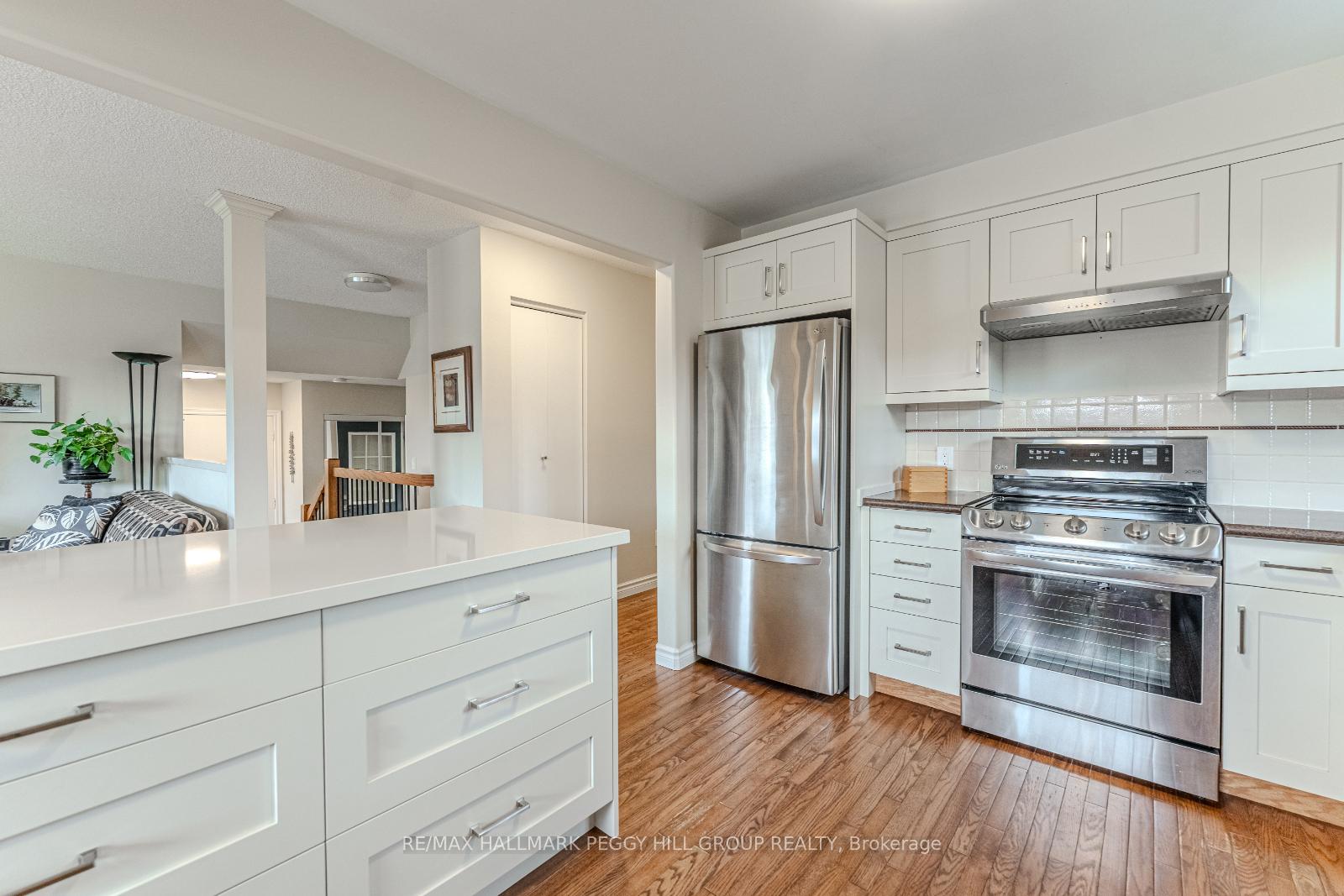 Photo 4 of 22 Coles Street, Barrie, Sunnidale — HOMEH