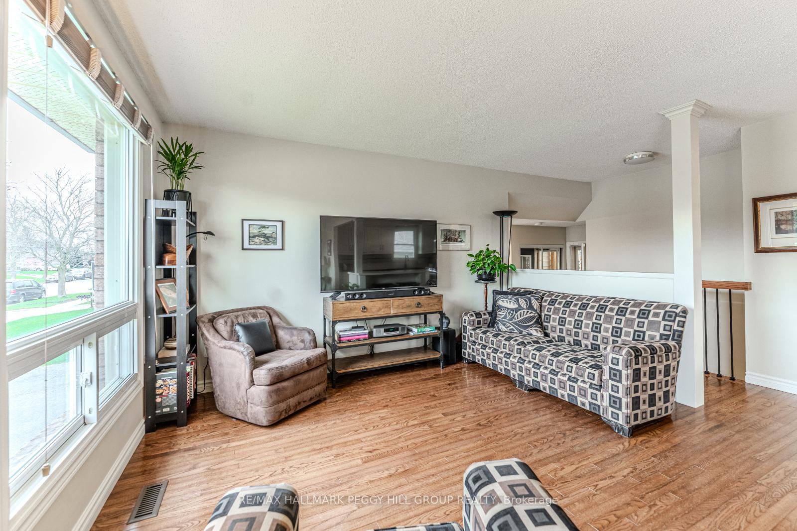 Photo 7 of 22 Coles Street, Barrie, Sunnidale — HOMEH