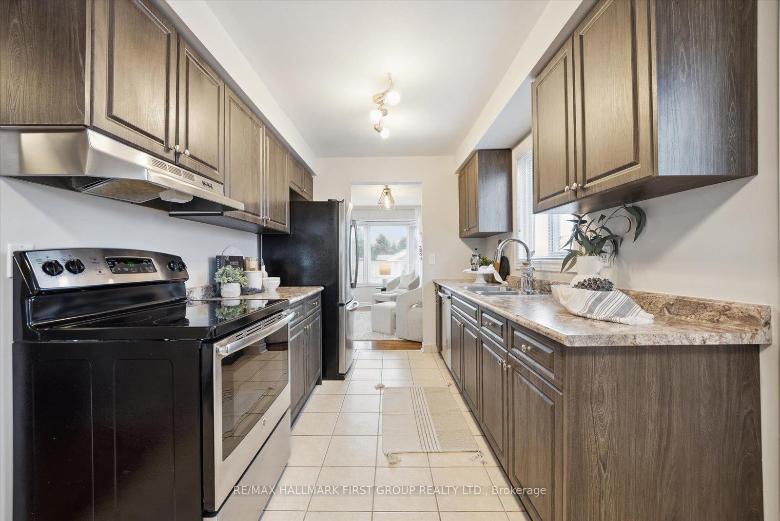 Photo 8 of 1182 Attersley Drive, Oshawa, Pinecrest — HOMEH