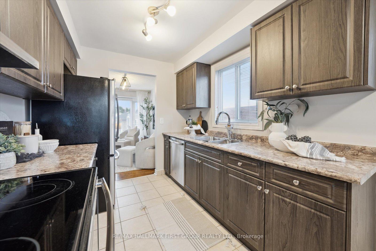 Photo 9 of 1182 Attersley Drive, Oshawa, Pinecrest — HOMEH