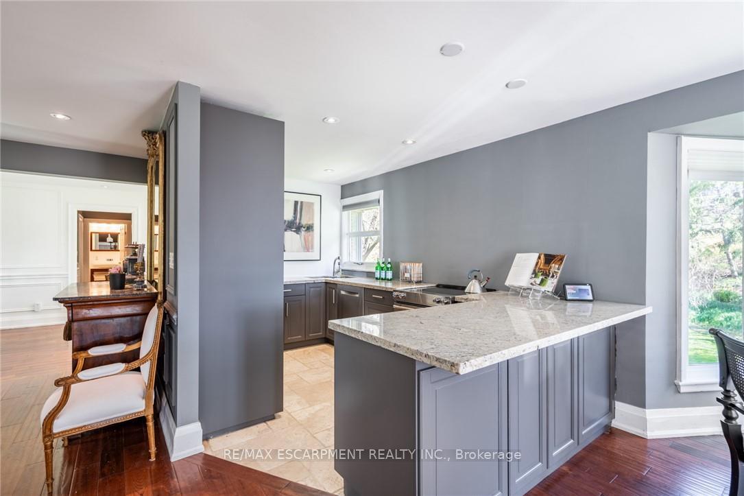 Photo 10 of 607 Edgewater Crescent, Burlington, LaSalle — HOMEH