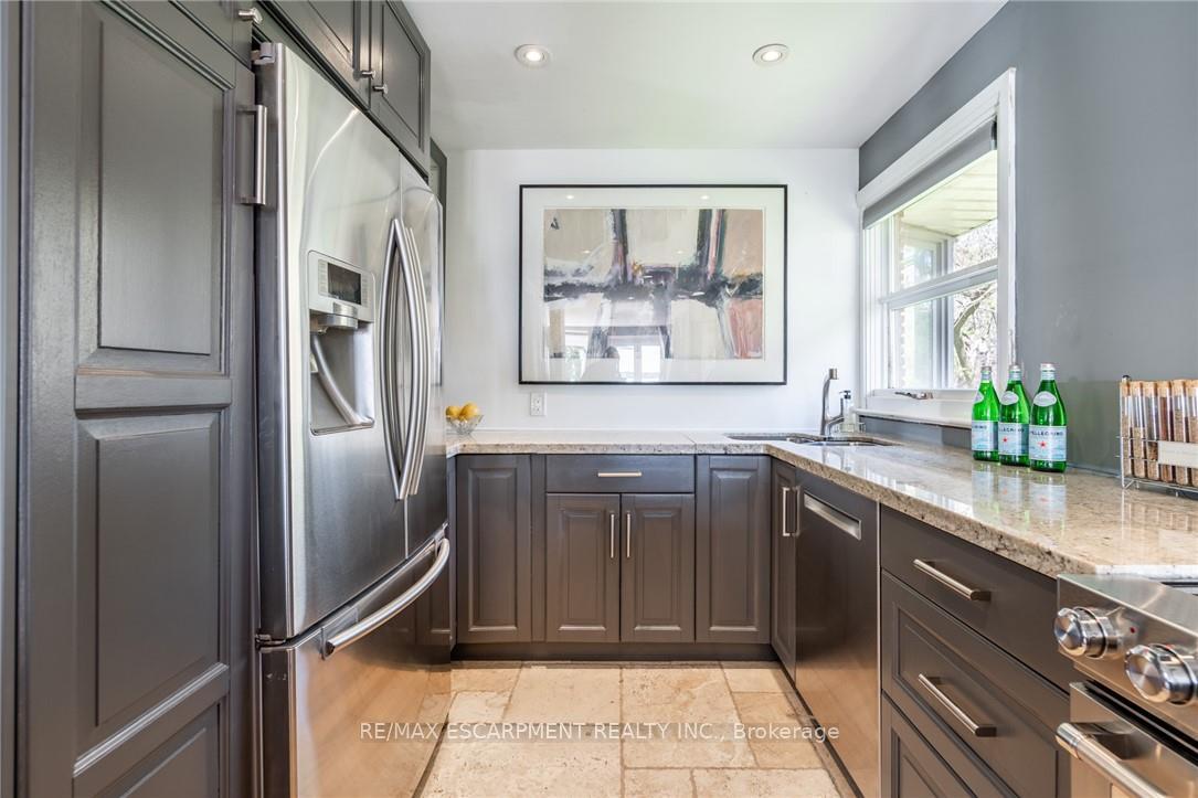 Photo 11 of 607 Edgewater Crescent, Burlington, LaSalle — HOMEH